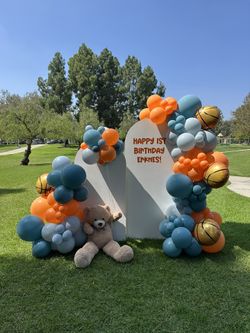 balloon decor, balloon garland, balloon arch 