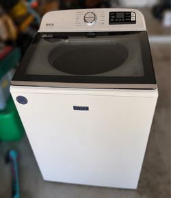 White Maytag Washing Machine 5.2 cu.ft