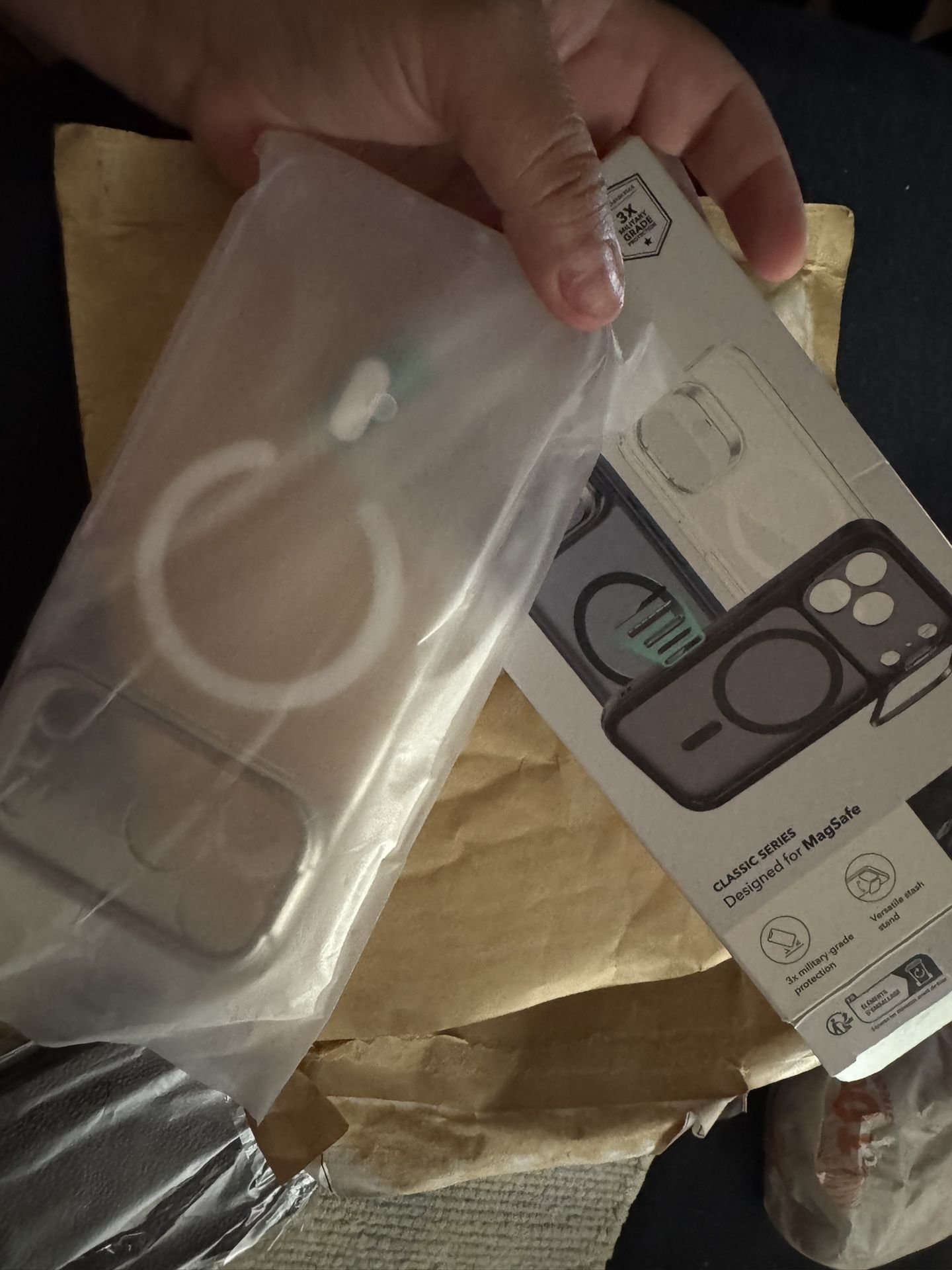 Clear Case ESR And Privacy Screen Protector MÁGIC JOHN