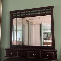 Dresser With Mirror