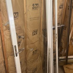 Storm door 32”