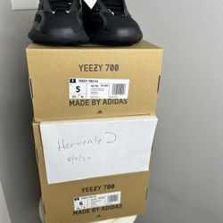 Yeezy 700 Alvahs sz 5 And 6  Ds  