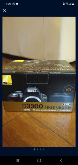Nikon D3300 DSLR (18-55mm Bundle)