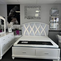 4PC King Bedroom Set W/ LED Lights