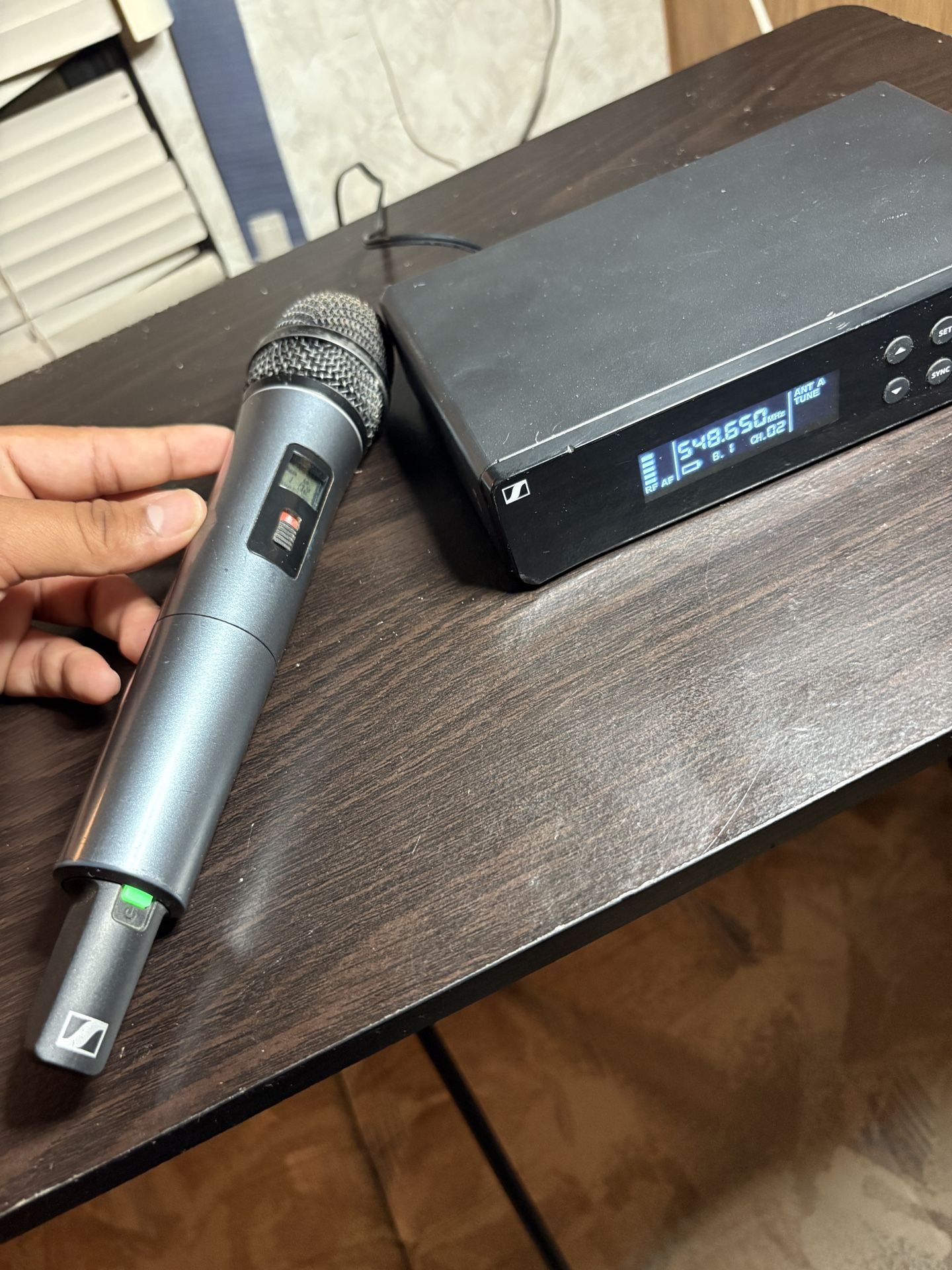 SENNHEISER Wireless Microphone 