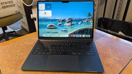 Apple MacBook Air 13.6" 2022 M2 8 Core 8GB 256GB SSD 7 Core GPU