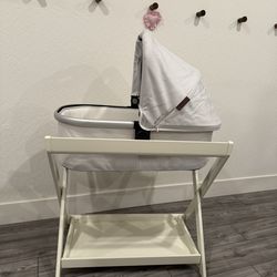 Uppababy Bassinet + Bassinet Stand — Excellent Condition (Sold as Set)