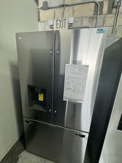 REFRIGERATOR Available TODAY Nevera.  