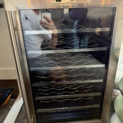 Wine Enthusiast wine Fridge 