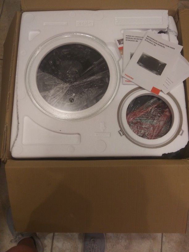 Reduced! New Toshiba Microwave/Oven