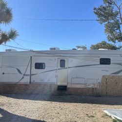 37 Foot Holiday Rambler 5th Wheel 