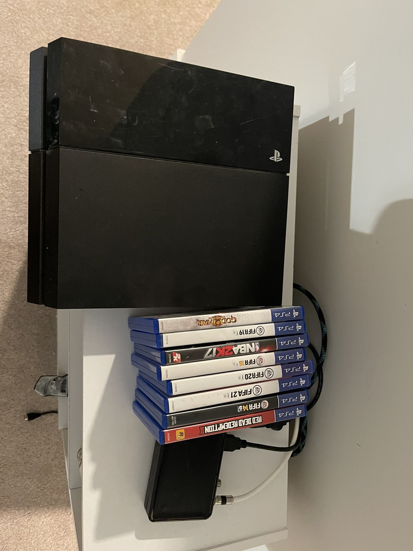 PS4 + 8 Games + 1 Controller