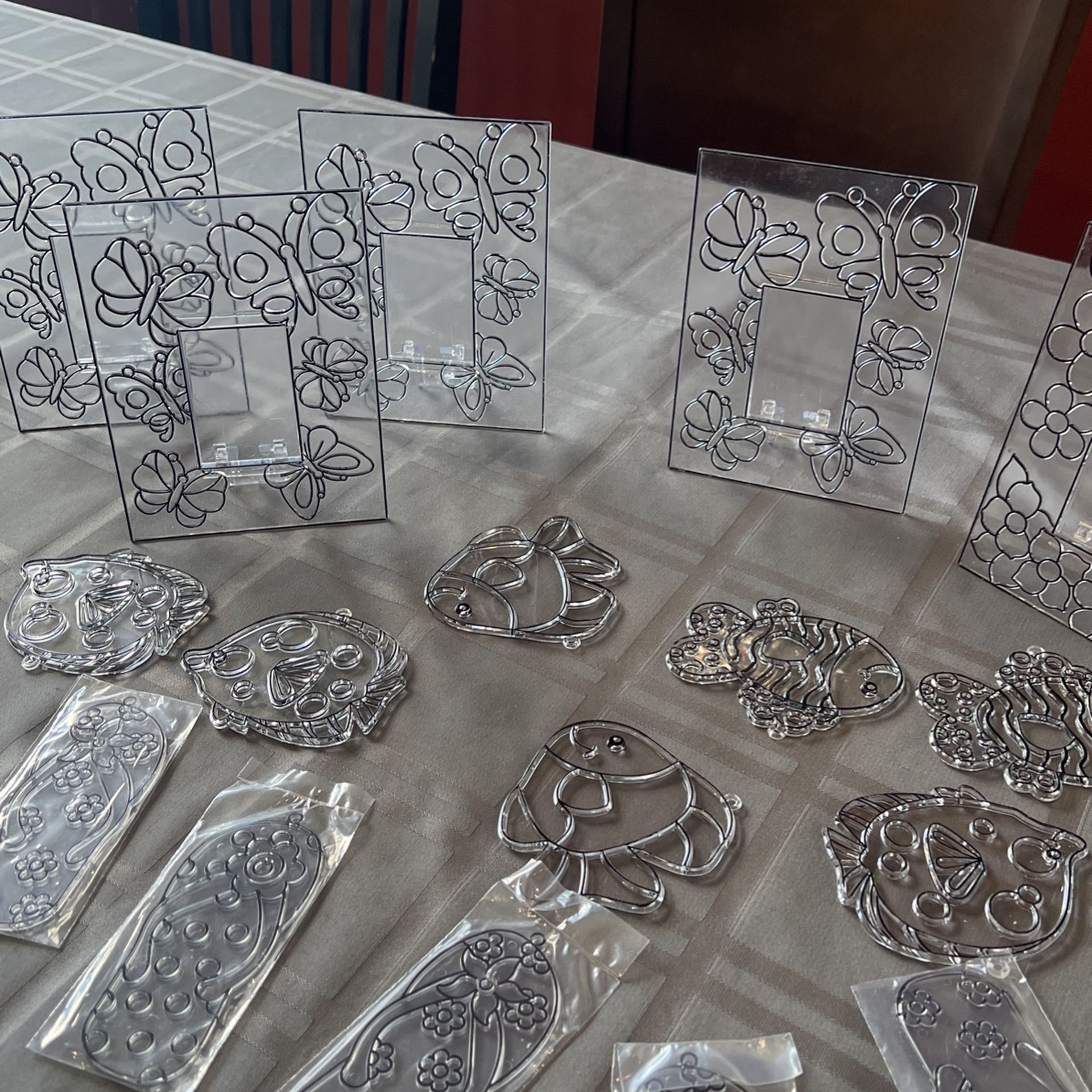 Kids Craft Various Plastic Items To Paint 