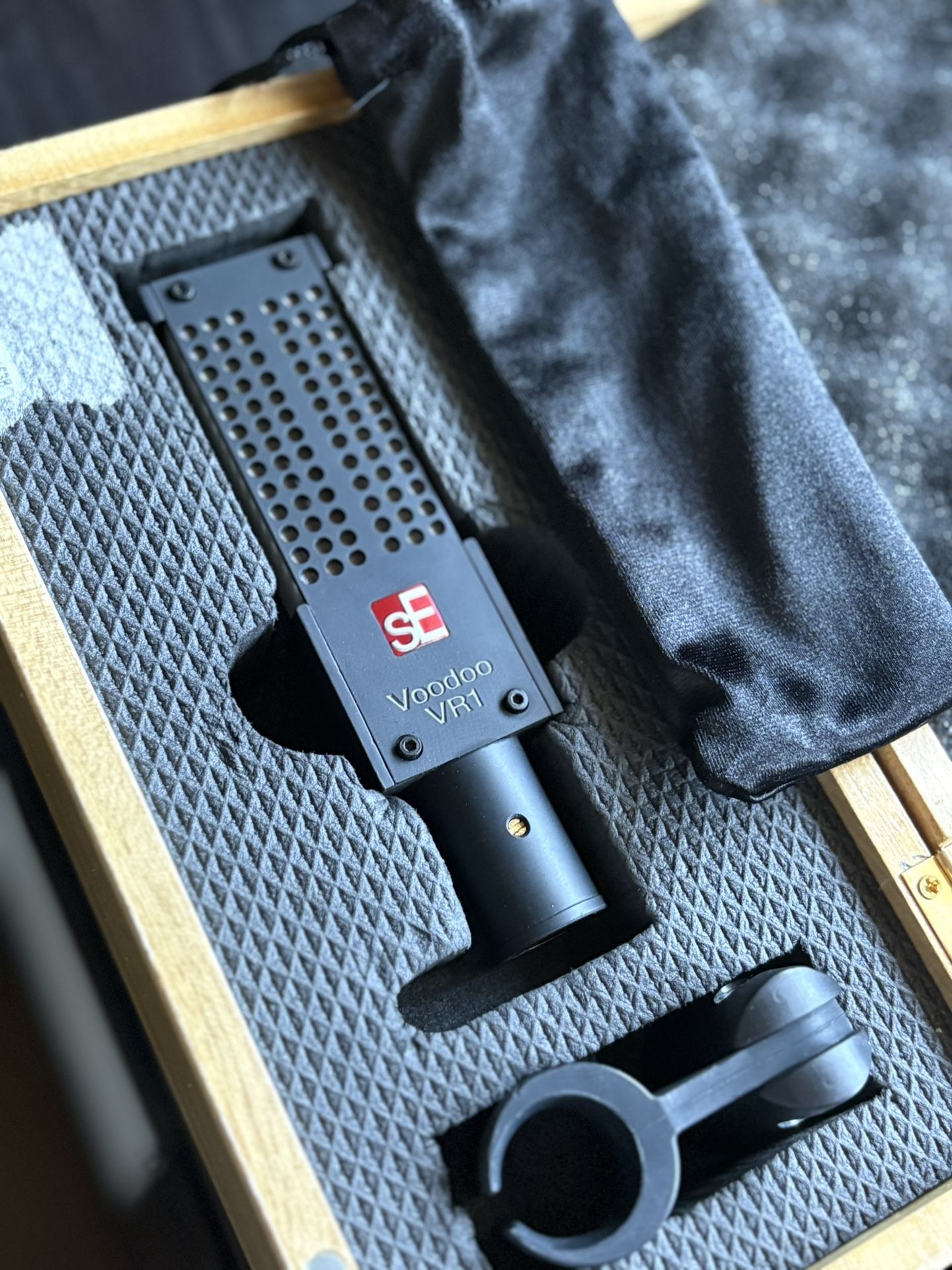 sE Electronics Voodoo VR1 Ribbon Microphone