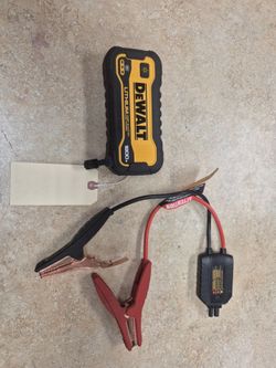 Dewalt 1800 Amp Lithium Jump Starter and Power Bank