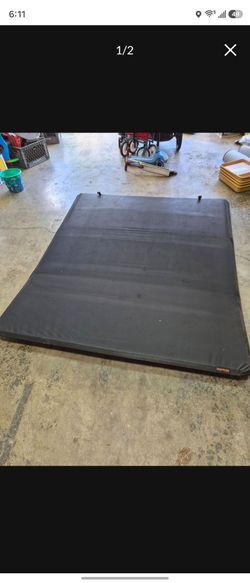 Truck bed cover