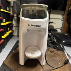 Baby Brezza Formula Pro Advanced White On White