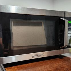 Black + Decker Microwave $75