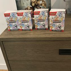 Prismatic Evolution Booster Bundle 