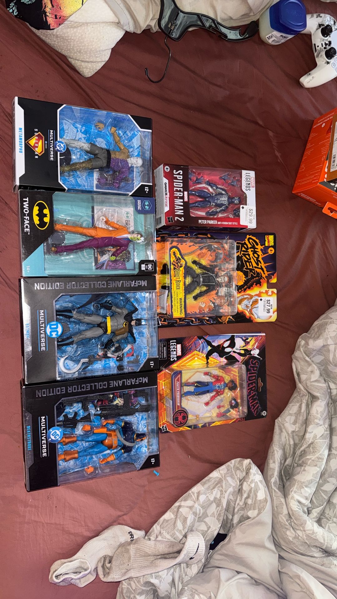 Collectible MARVEL/DC FIGURES