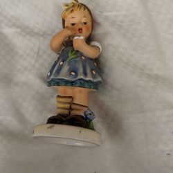 Goebel Figurine Daisies Don’t Tell  1972 Collector’s Club 