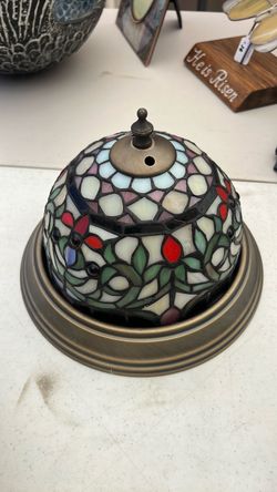 Ceiling mount Tiffany style lamp
