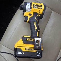 DEWALT XR BRUSHLESS IMPACT DRIVER WITH 5AH BATTERY WITH CHARGER $200 FIRM!!!