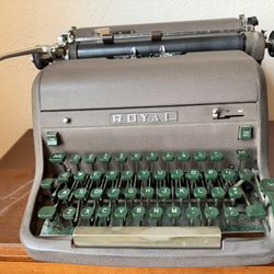 Typewriter - Royal Typewriter Company