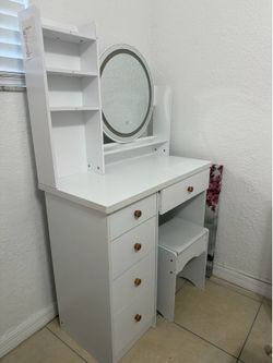 Vanity table
