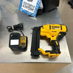 Dewalt 20V 18 GA Brad Nailer (1 Battery 1 Charger)
