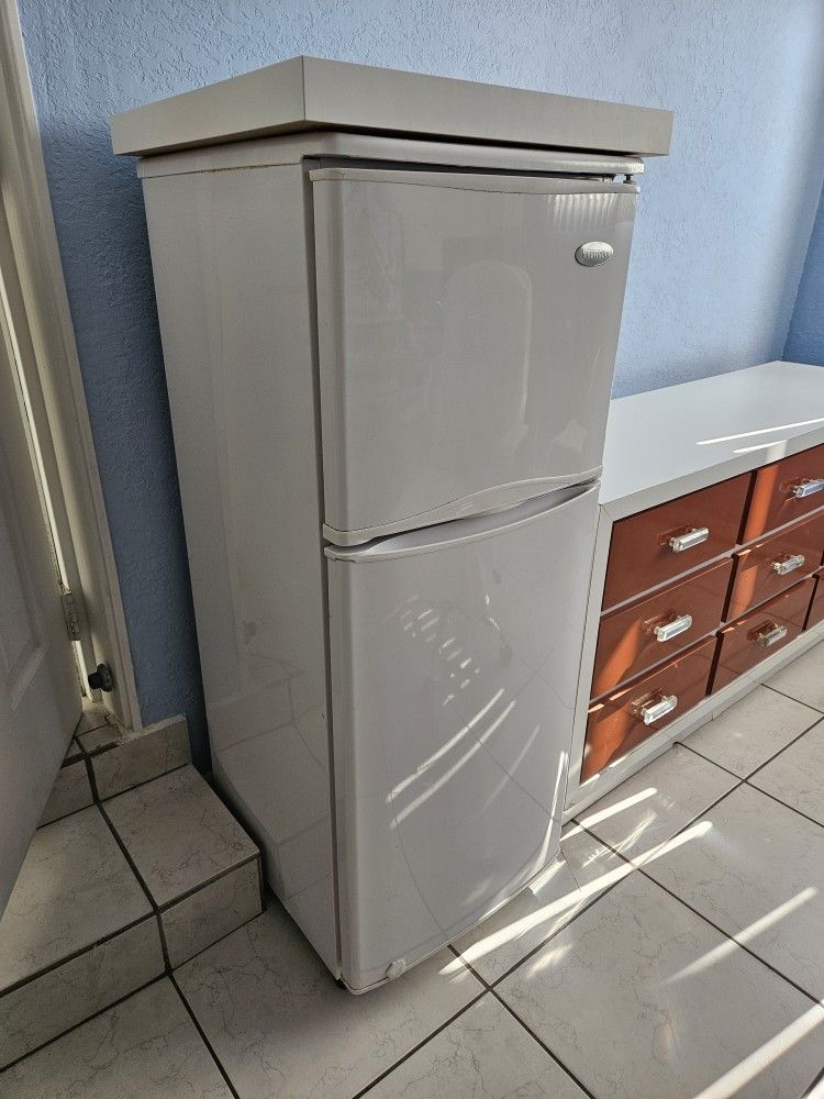 Premium Refrigerator – Model PRN435MW (Compact, Clean & Working Great)