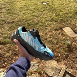 Yeezy 700 Mnvn