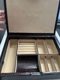 VTG Drexel Heritage Faux-Crocodile Leatherette Jewelry Box in a rich dark brown finish11x8x3.5”