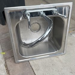 sink with handles