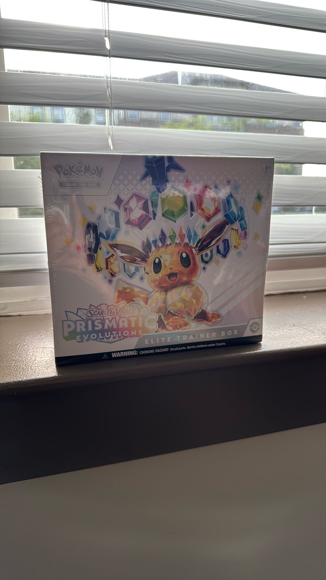 Pokemon Prismatic Evolutions ETB