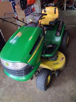 Jonhdeer tractor great condition everything works great 100 series 125 Automatic