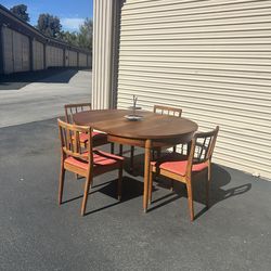 Mid Century Modern Dining Table And Chairs By Drexel