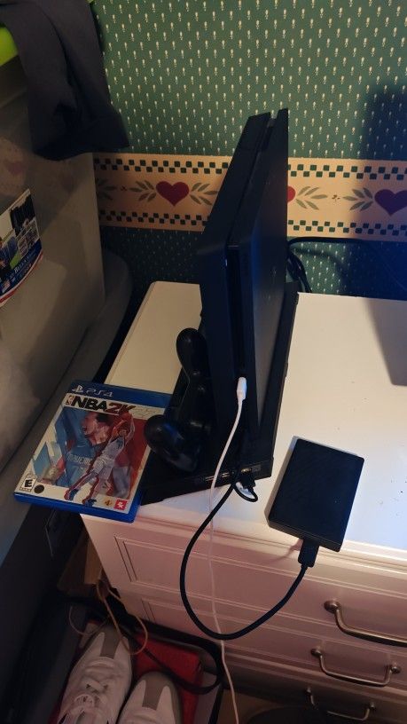PS4 With 2 Controllers And 4Tb Hard drive