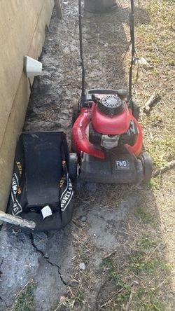 Self-propelled lawnmower