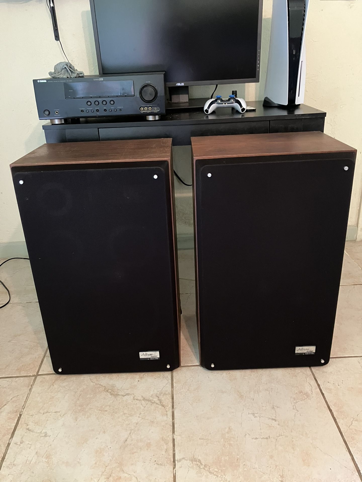 Zenith Allegro 4000 Vintage Wood Grain Home Stereo Speakers.