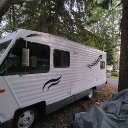 Coachmen RV - 8 Cylinder Dodge engine (Gas)