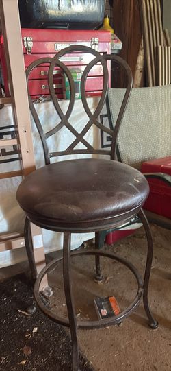 2 bar stool chairs