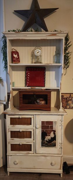 Farmhouse Rooster Hutch 🐓