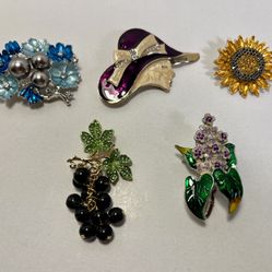 Set of 5 Beautiful Vintage Brooches with Crystals