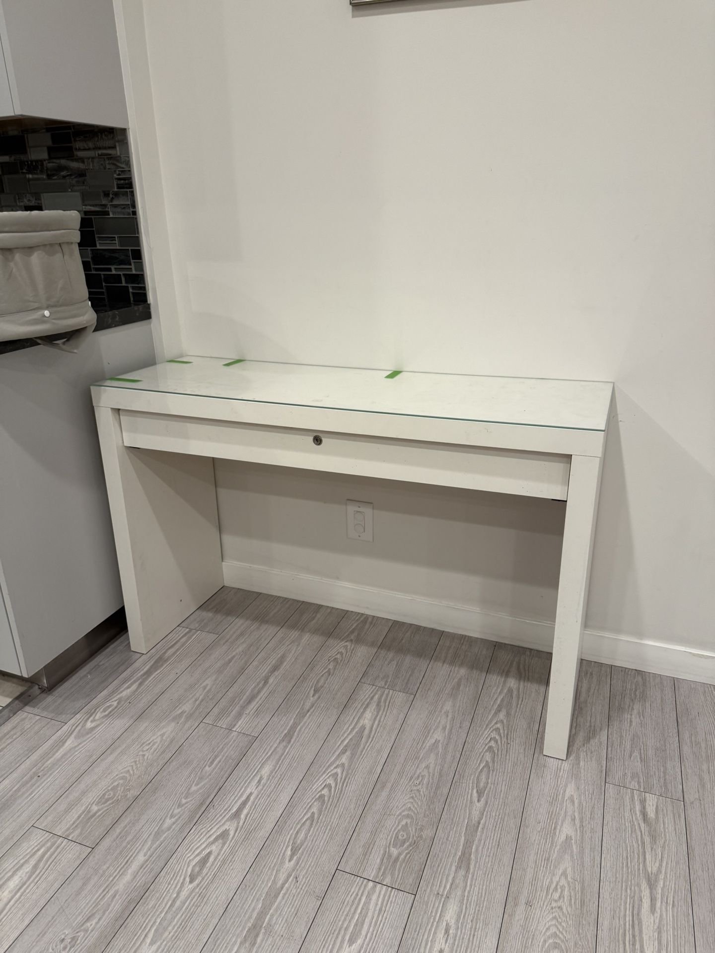White Vanity/ Desk
