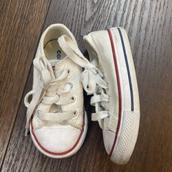 Boys Or Girls White Converse Shoes Size 6 Toddler 