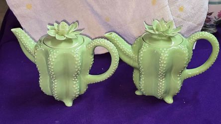 Grace Fine Porcelain Mint Green Cactus Teapot With Flower Lid (2 available) $14 each or both for $22 CR1V016