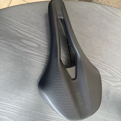Fizik Tempo Short Nose Saddle. 