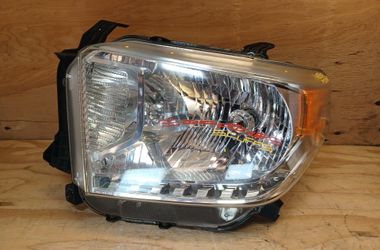 2014 - 2017 TOYOTA TUNDRA HEADLIGHT LH OEM