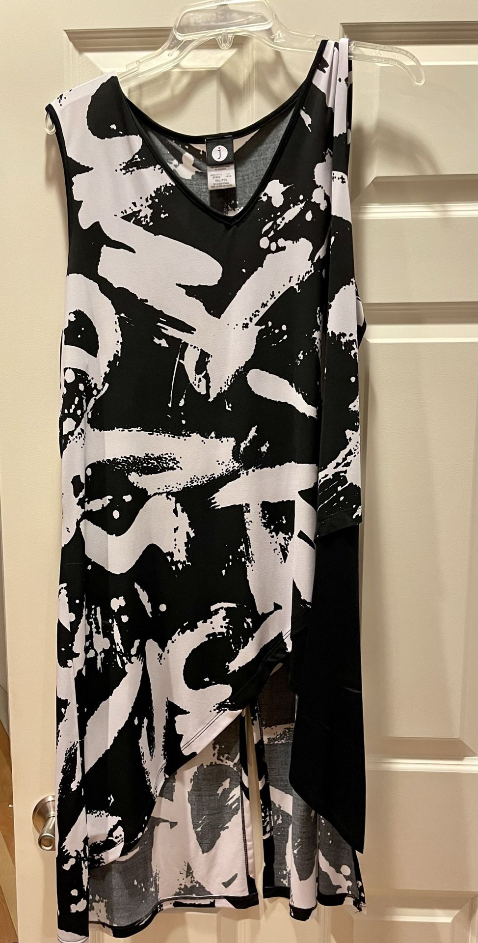 NWOT J Designer Women Black White Sleeveless Asymmetric Tunic, XXL, Canada